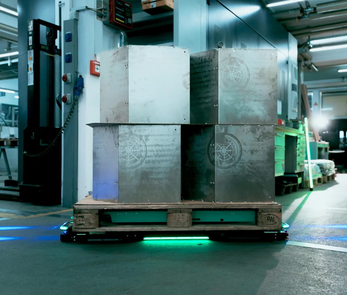 Filics Streamliner Autonomous Pallet Transport Robot Applications