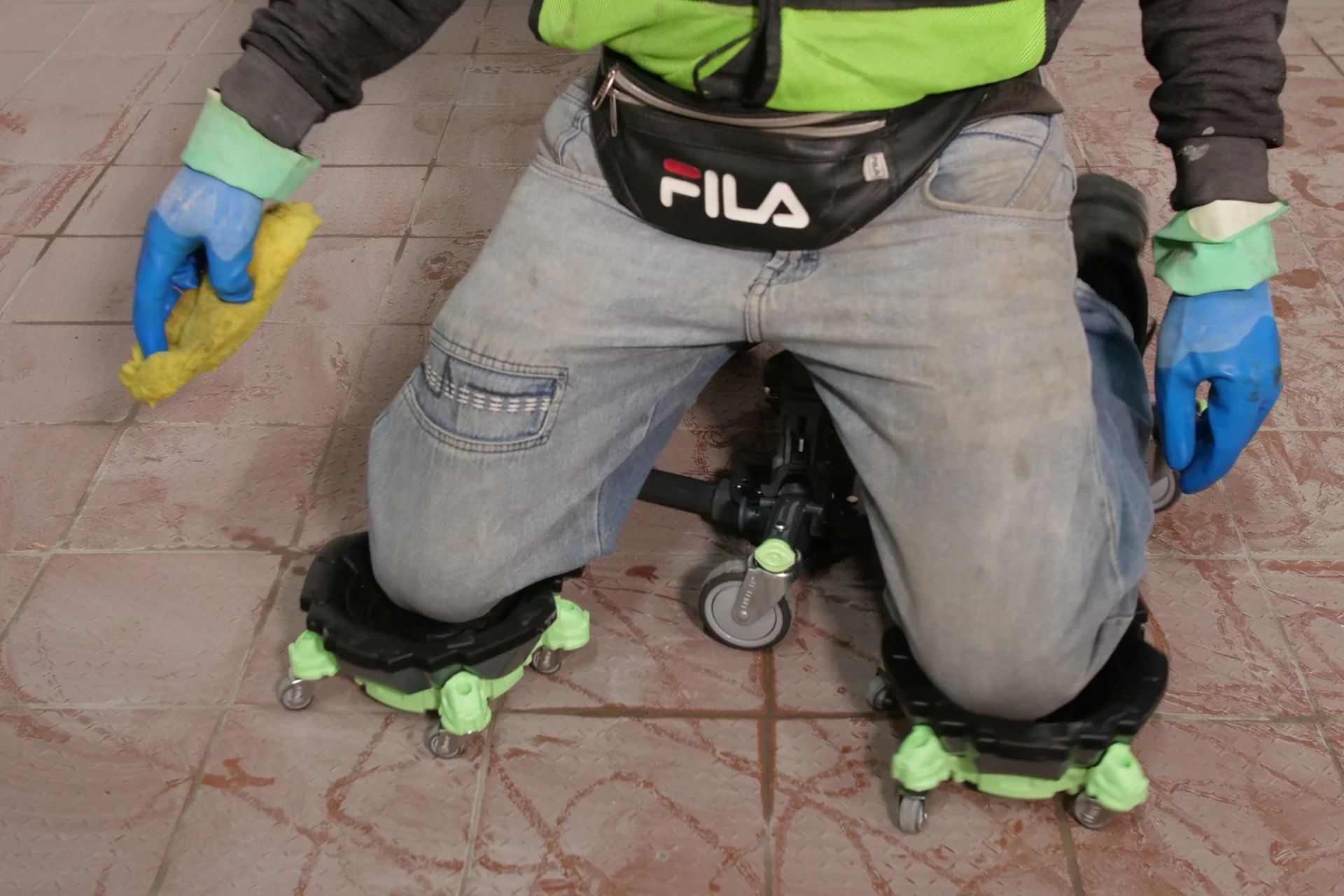 Kneel-It Rolling Kneepads Strap-free Design