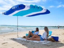 Wind-inflating beach shade automatically follows the breeze ShadeSock Wind-inflating Beach Shade