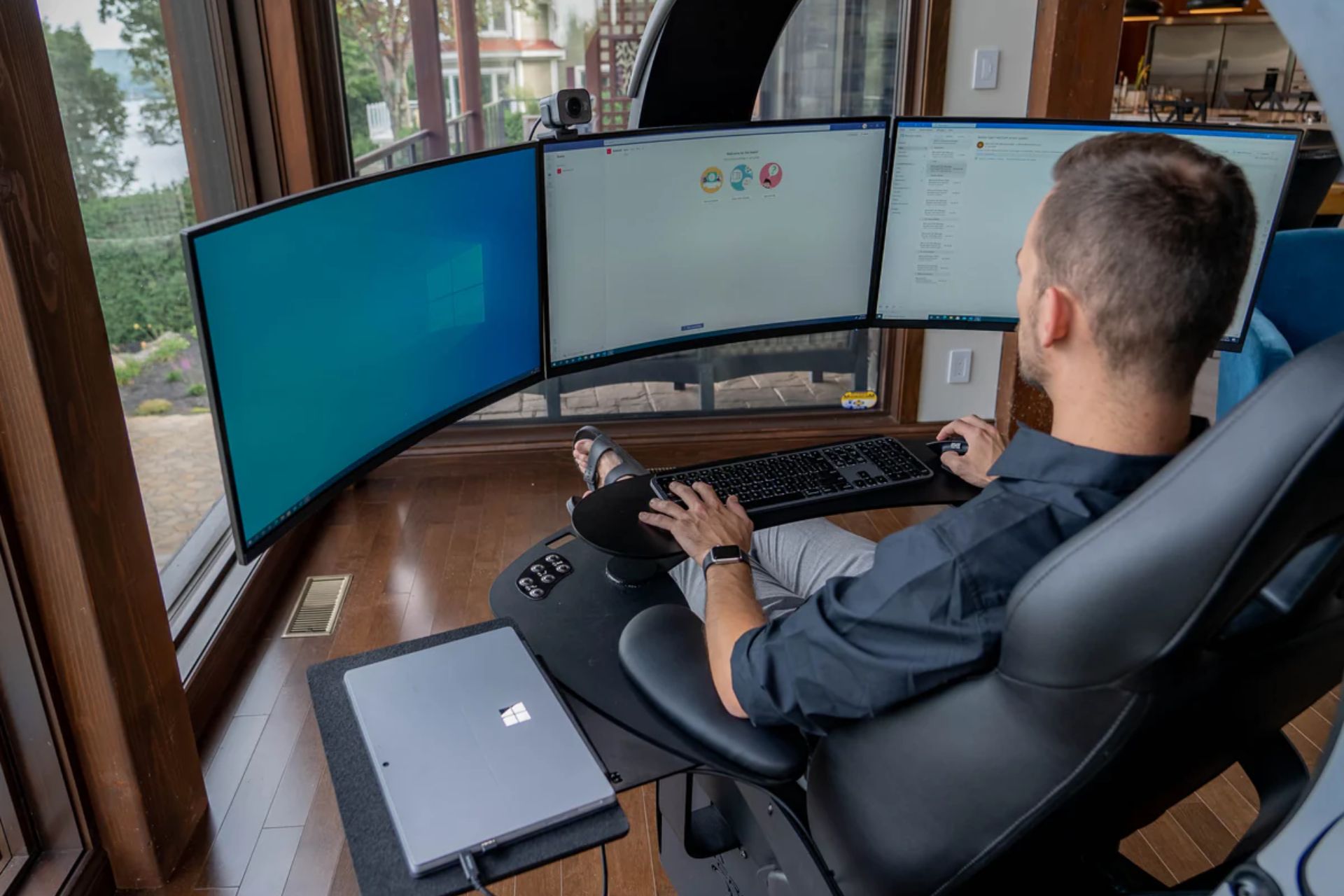 Emperor XT Workstation Integrated Monitor Mounts