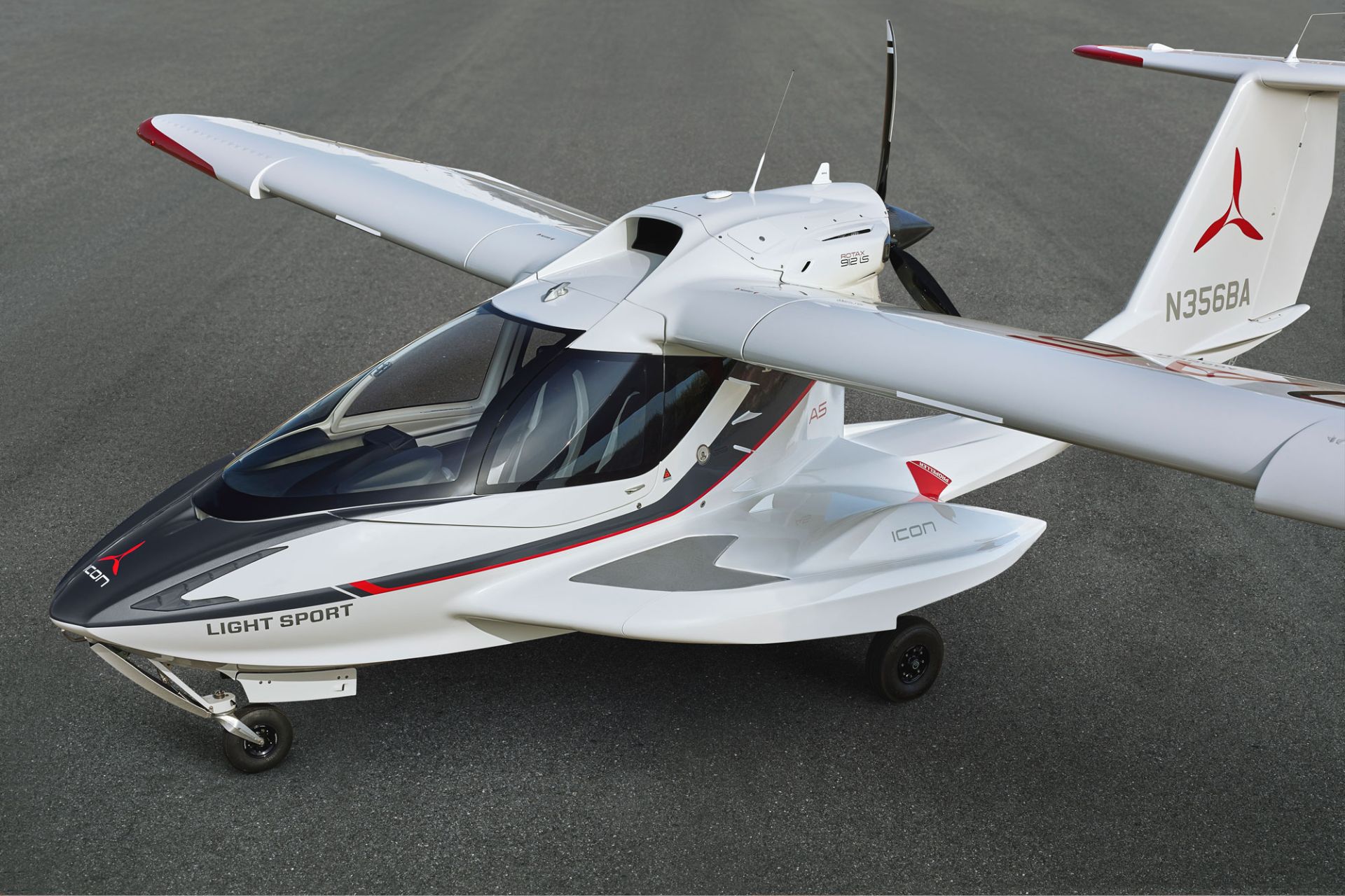 ICON A5 Amphibious Airplane Panoramic Bubble Canopy