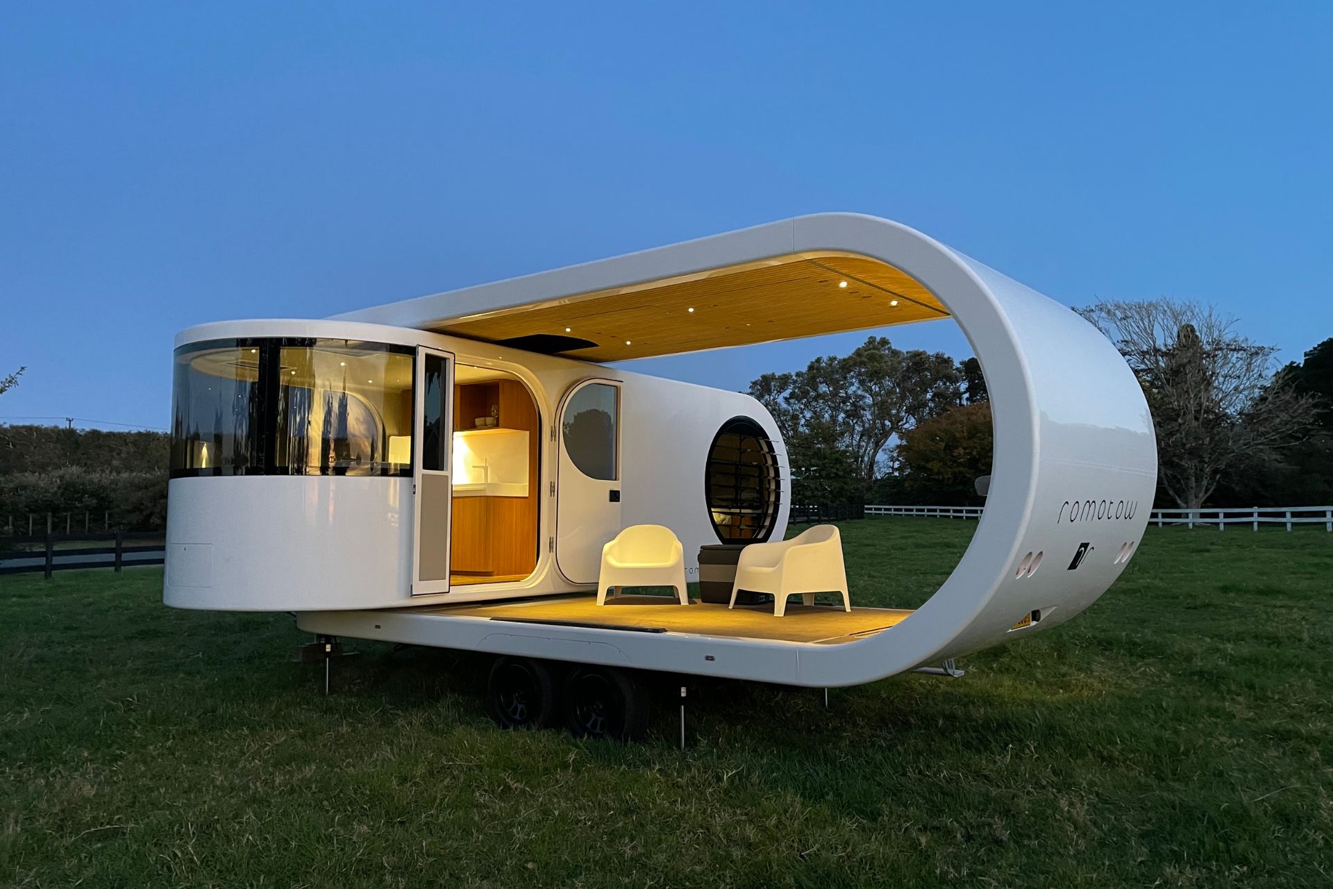 Romotow T7 Rotating Caravan Auto-leveling