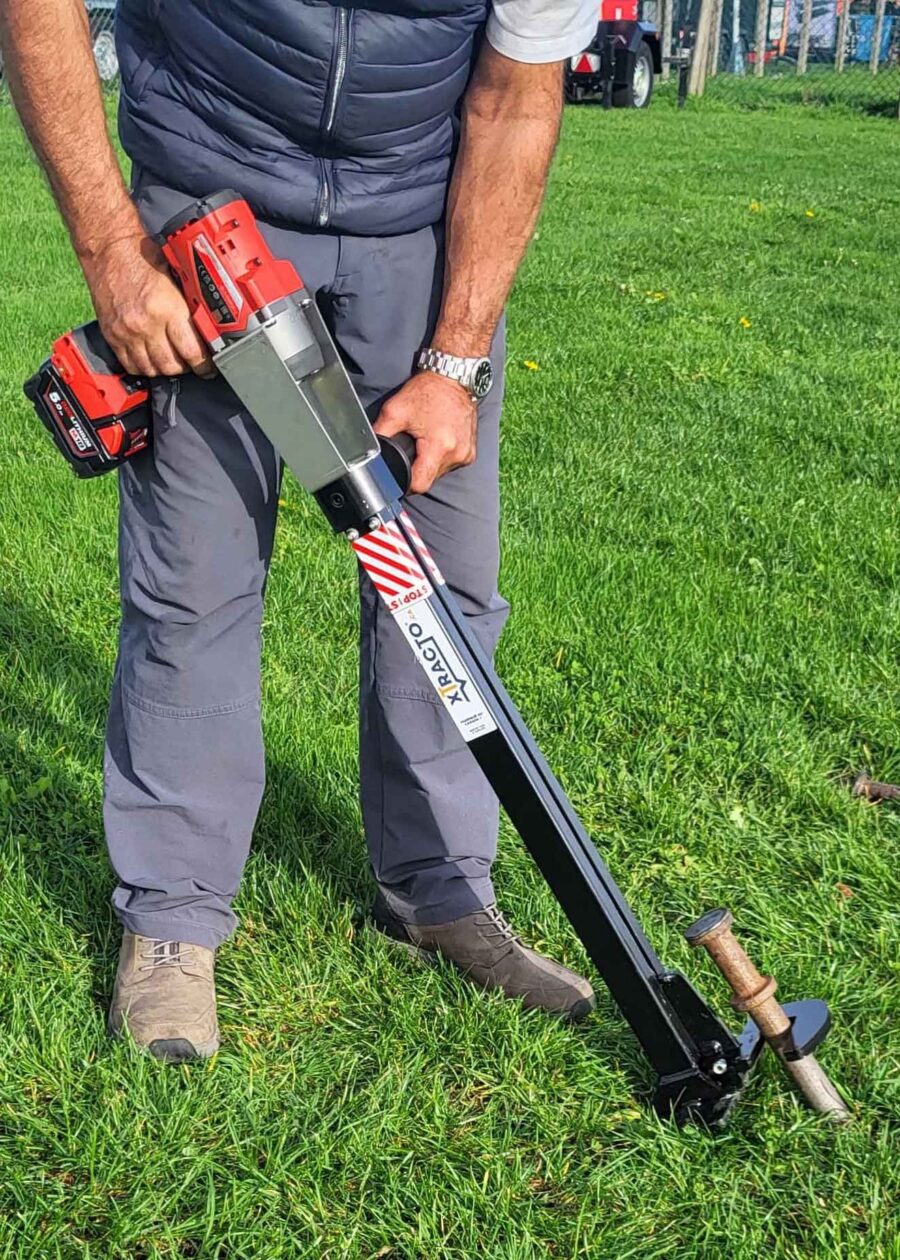 Xtracto Impact Wrench-Powered Pin Puller Vertical Force