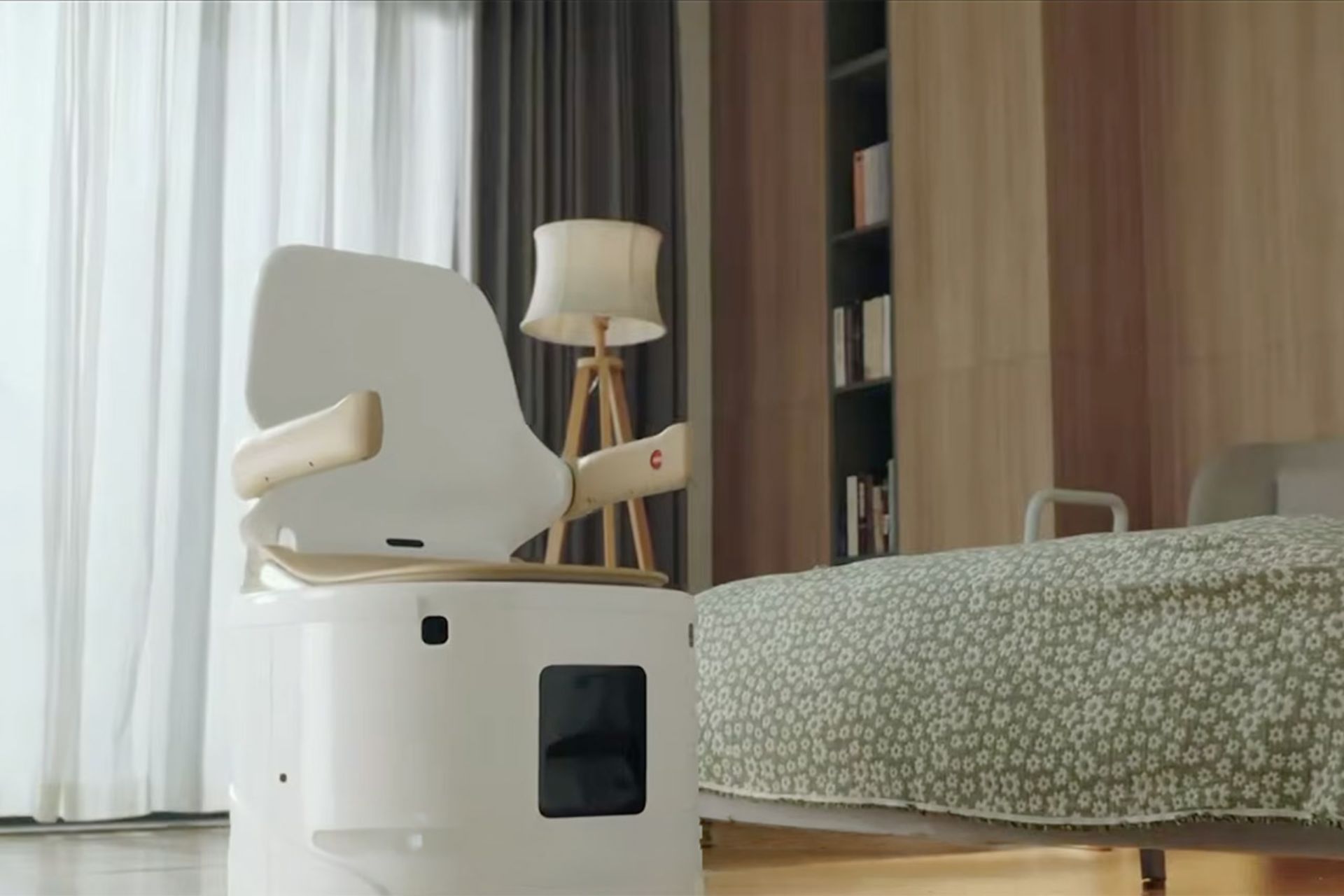 Yueban Xiaoban Robot Toilet Drives to User