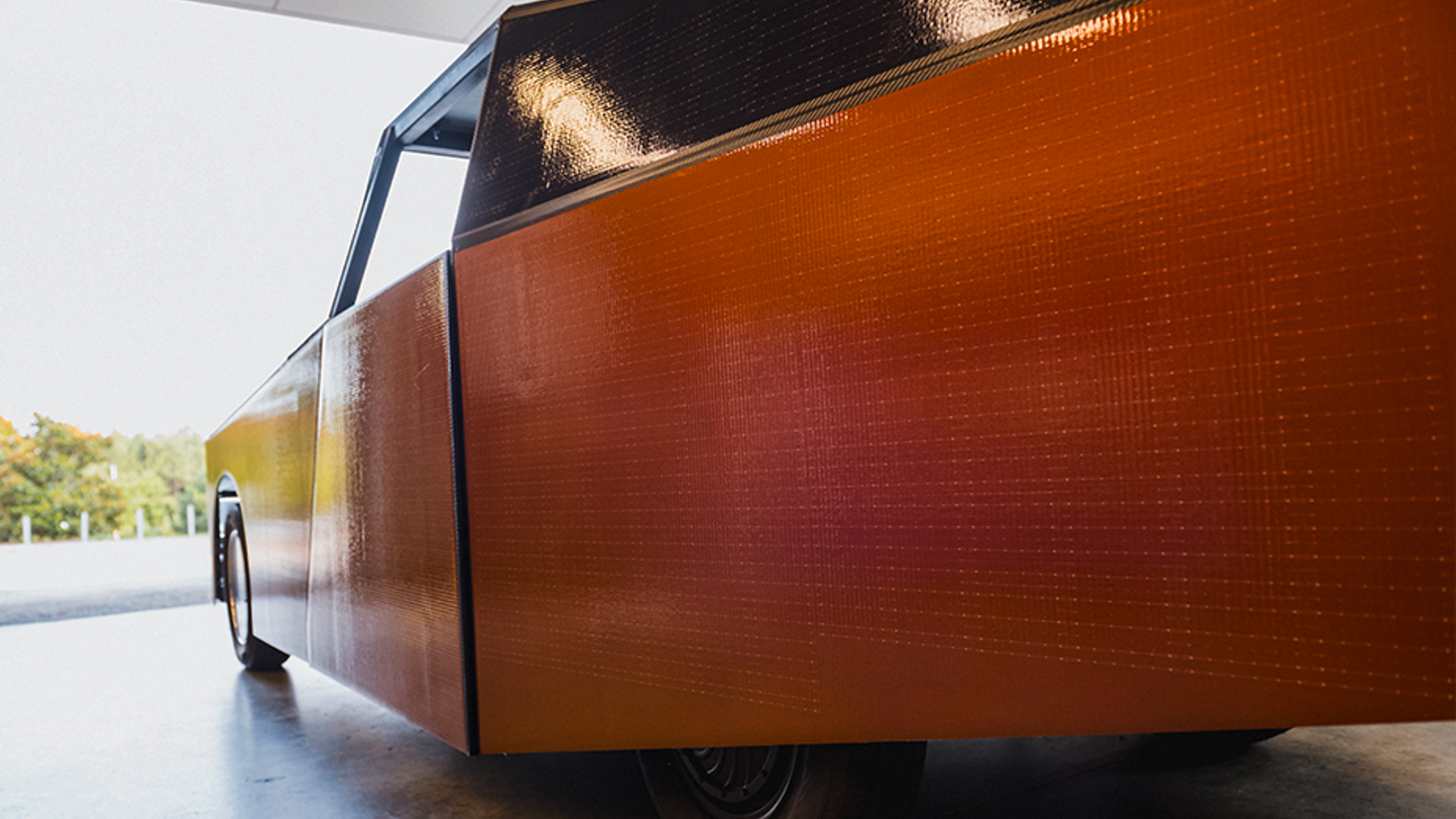 Solar-cell-covered orange bodywork on the Deep Orange 17 prototype