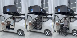 Mingao WS3A rooftop wheelchair carrier extended beside a car
