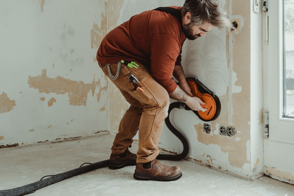 ROKAMAT Chameleon powered scraper removing wallpaper from an interior wall