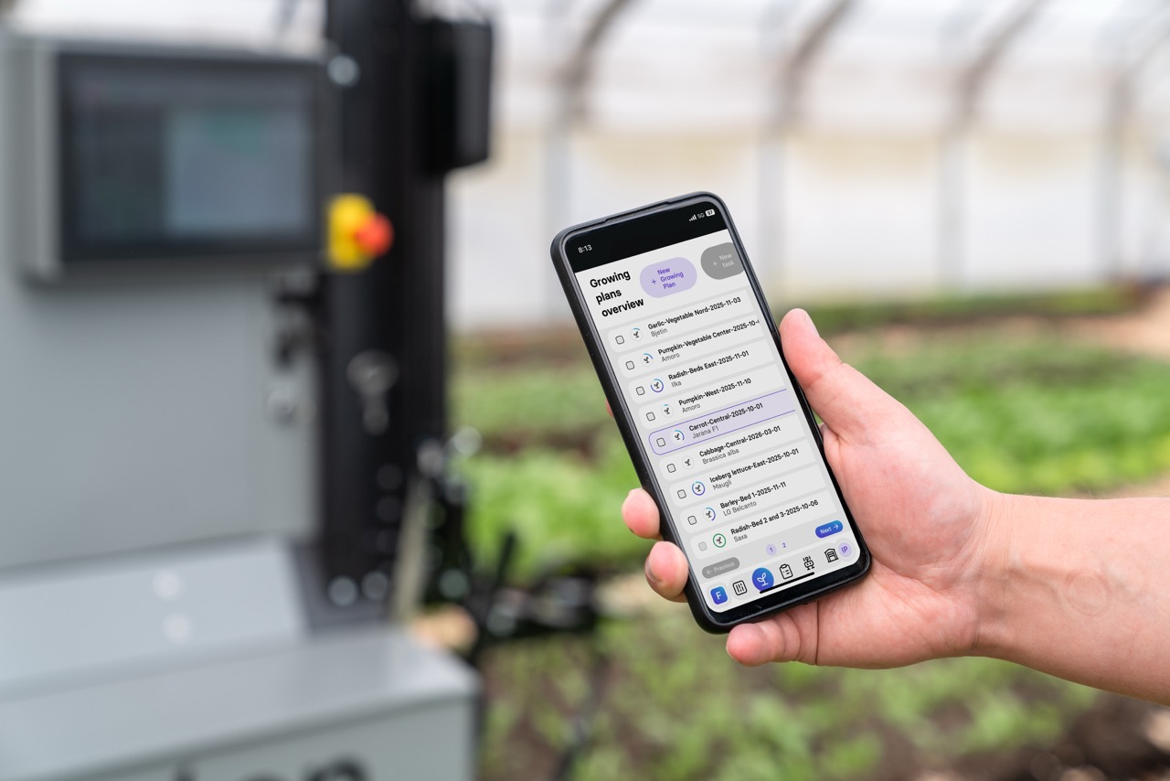Smartphone displaying the Roboton Farmer task and field-control interface